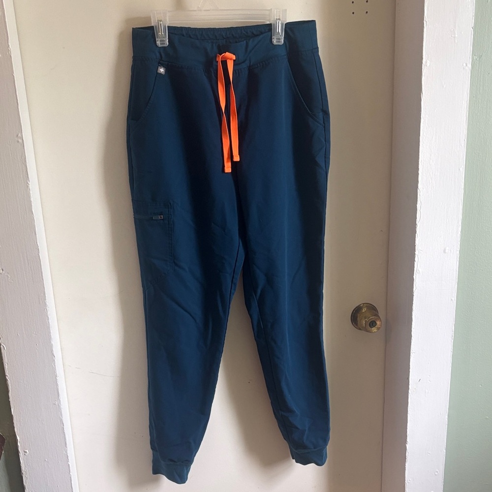 Womens SET : FIGS Jogger Pants AND Rafaela top SET
